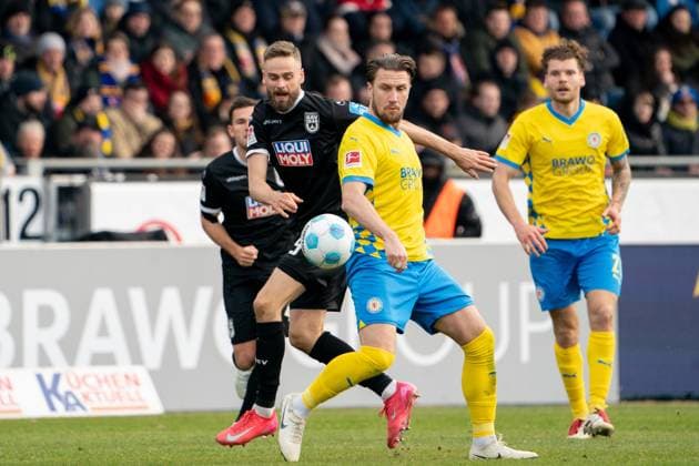 Lucas Roeser (Nr. 9 SSV Ulm 1846) GER, Eintracht Braunschweig gegen SSV Ulm 1846, Fussball, 2. Fussball Bundesliga, Spielzeit 2024 25, 01.03.2025 GER, Eintracht Braunschweig gegen SSV Ulm 1846, Fussball, 2. Fussball Bundesliga, Spielzeit 2024 25, 01.03.2025 Braunschweig