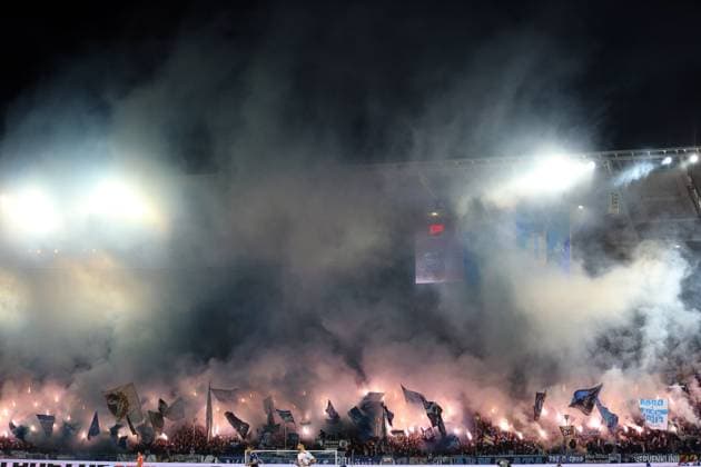 01.03.2025, xrekx, Fussball 2.Bundesliga, Karlsruher SC - 1.FC Köln v.l. KSC Pyrotechnik Fans ,Stimmung, Schals, Trikot, Fahne, Banner, Ultras, Zuschauer, Besucher, Choreo, Choreografie, atmosphere, spectators, Visitors (DFL DFB REGULATIONS PROHIBIT ANY USE OF PHOTOGRAPHS as IMAGE SEQUENCES and or QUASI-VIDEO) Karlsruhe