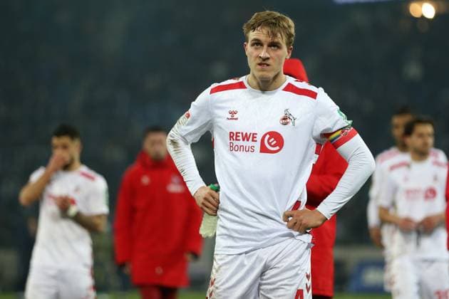 01.03.2025, xrekx, Fussball 2.Bundesliga, Karlsruher SC - 1.FC Köln v.l. Die Mannschaft auf dem Weg zu den Fans enttaeuscht, enttäuscht, schaut enttaeuscht, traurig, frustriert, niedergeschlagen, disappointed, sad, frustrated Timo Hübers Huebers (1.FC Koeln) (DFL DFB REGULATIONS PROHIBIT ANY USE OF PHOTOGRAPHS as IMAGE SEQUENCES and or QUASI-VIDEO) Karlsruhe
