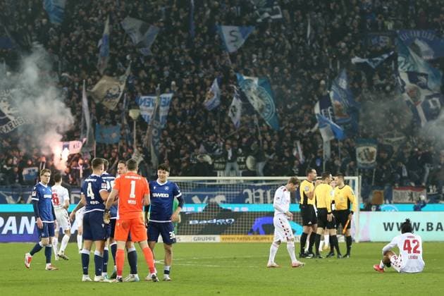 01.03.2025, xrekx, Fussball 2.Bundesliga, Karlsruher SC - 1.FC Köln v.l. KSC feiert den Sieg Fans ,Stimmung, Schals, Trikot, Fahne, Banner, Ultras, Zuschauer, Besucher, Choreo, Choreografie, atmosphere, spectators, Visitors (DFL DFB REGULATIONS PROHIBIT ANY USE OF PHOTOGRAPHS as IMAGE SEQUENCES and or QUASI-VIDEO) Karlsruhe