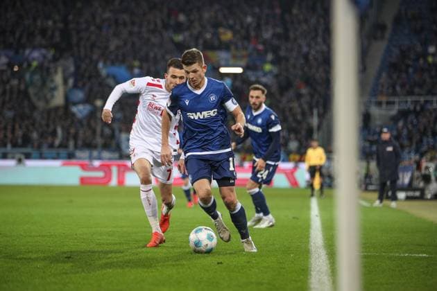 Marvin Wanitzek (Karlsruher SC, 10) gegen Dejan Ljubicic (1. FC Koeln, 07), Karlsruher SC vs. 1. FC Koeln Fussball, 2. Bundesliga, 24. Spieltag, 2024 2025, 01.03.2025, DFL REGULATIONS PROHIBIT ANY USE OF PHOTOGRAPHS AS IMAGE SEQUENCES AND OR QUASI-VIDEO, Karlsruher SC vs. 1. FC Koeln Fussball, 2. Bundesliga, 24. Spieltag, 2024 2025, 01.03.2025 Karlsruhe