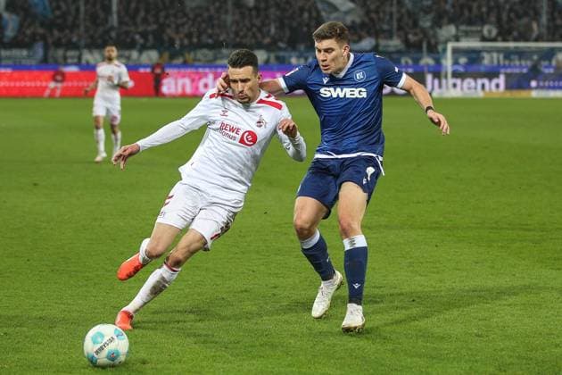 Dejan Ljubicic (1. FC Koeln, 07) gegen Marcel Beifus (Karlsruher SC, 04), Karlsruher SC vs. 1. FC Koeln Fussball, 2. Bundesliga, 24. Spieltag, 2024 2025, 01.03.2025, DFL REGULATIONS PROHIBIT ANY USE OF PHOTOGRAPHS AS IMAGE SEQUENCES AND OR QUASI-VIDEO, Karlsruher SC vs. 1. FC Koeln Fussball, 2. Bundesliga, 24. Spieltag, 2024 2025, 01.03.2025 Karlsruhe