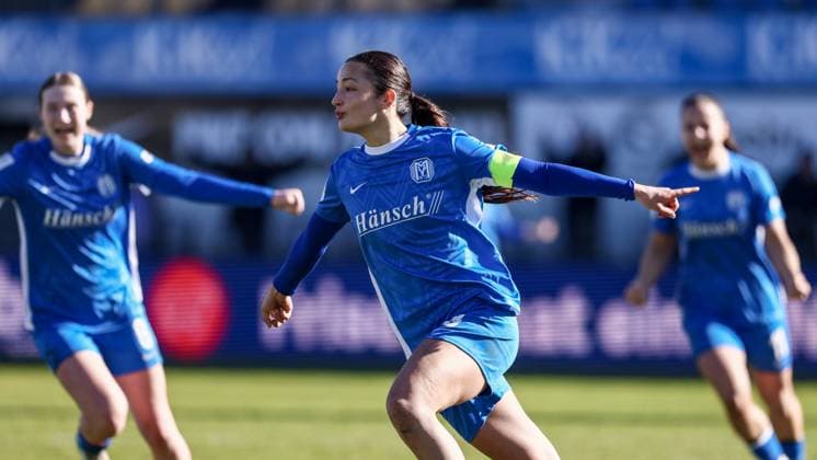 v.li.: Torschützin Selma Licina (SV Meppen, 18) mit Torjubel, Jubel, jubeln, jubelt, optimistisch, Spielszene, Highlight, Freude über das Tor zum 1:0, DIE DFB-RICHTLINIEN UNTERSAGEN JEGLICHE NUTZUNG VON FOTOS ALS SEQUENZBILDER UND ODER VIDEOÄHNLICHE FOTOSTRECKEN. DFB REGULATIONS PROHIBIT ANY USE OF PHOTOGRAPHS AS IMAGE SEQUENCES AND OR QUASI-VIDEO., 02.03.2025, Meppen (Deutschland), Fussball, 2. Frauen-Bundesliga, SV Meppen - SC Freiburg II