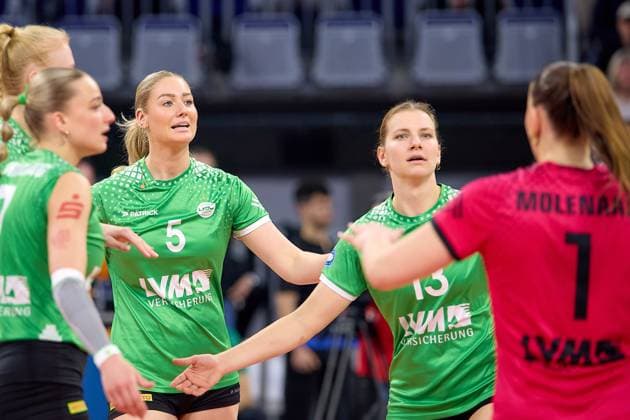 Rosa Entius (USC Muenster, 05) und Pia Fernau (USC Muenster, 13) GER, Dresdner SC - USC Muenster, Volleyball, DVV-Pokalfinale Frauen 2025, 02.03.25 GER, Dresdner SC - USC Muenster, Volleyball, DVV-Pokalfinale Frauen 2025, 02.03.25 Mannheim Copyright: xEibner-Pressefoto GeraldxOelze-dexStoppanyx EP-ODS