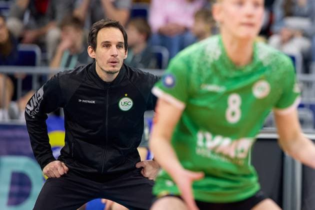 Matthias Pack (USC Muenster, Cheftrainer) fiebert mit, Freisteller, Portrait GER, Dresdner SC - USC Muenster, Volleyball, DVV-Pokalfinale Frauen 2025, 02.03.25 GER, Dresdner SC - USC Muenster, Volleyball, DVV-Pokalfinale Frauen 2025, 02.03.25 Mannheim Copyright: xEibner-Pressefoto GeraldxOelze-dexStoppanyx EP-ODS