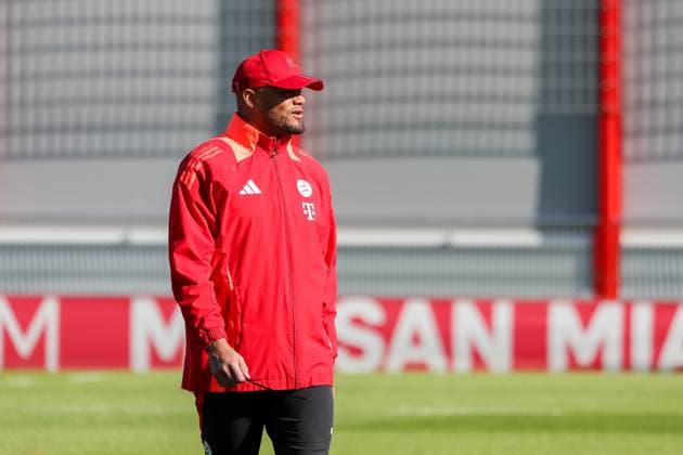 Vincent Kompany (FC Bayern Muenchen, Cheftrainer) beim Training, GER, Abschlusstraining, FC Bayern Muenchen, Fussball, UEFA Champions League, Achtelfinale Hinspiel, Saison 2024 2025, 04.03.2025, GER, Abschlusstraining, FC Bayern Muenchen, Fussball, UEFA Champions League, Achtelfinale Hinspiel, Saison 2024 2025, 04.03.2025 Muenchen Copyright: xEibner-Pressefoto JennixMaulx EP_JML