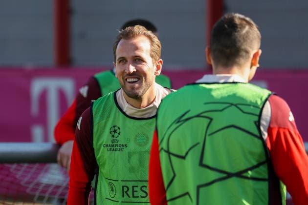 Harry Kane (FC Bayern Muenchen, 09) lachend beim Training, gute Laune, mit Joao Palhinha (FC Bayern Muenchen, 16), GER, Abschlusstraining, FC Bayern Muenchen, Fussball, UEFA Champions League, Achtelfinale Hinspiel, Saison 2024 2025, 04.03.2025, GER, Abschlusstraining, FC Bayern Muenchen, Fussball, UEFA Champions League, Achtelfinale Hinspiel, Saison 2024 2025, 04.03.2025 Muenchen Copyright: xEibner-Pressefoto JennixMaulx EP_JML