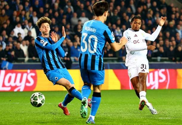 Leon Bailey of Aston Villa scores a goal to make the score 0-1. Club Brugge v Aston Villa, UEFA Champions League, Round of 16, First Leg, Football, Jan Breydel Stadium, Brugge, Belgium - 04 Mar 2025 EDITORIAL USE ONLY No use with unauthorised audio, video, data, fixture lists, club league logos or live services. Online in-match use limited to 120 images, no video emulation. No use in betting, games or single club league player publications. Copyright: xJamesxMarsh Shutterstockx 15176976aq