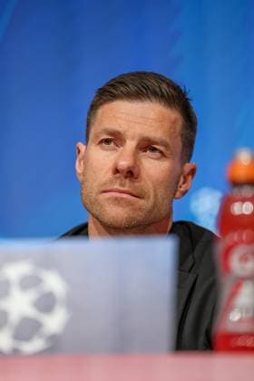 Xabi Alonso (Bayer 04 Leverkusen, Chef-Trainer) bei der Pressekonferenz, GER, Internationale Pressekonferenz, Bayer 04 Leverkusen, Fussball, UEFA Champions League, Achtelfinale Hinspiel, Saison 2024 2025, 04.03.2025, GER, Internationale Pressekonferenz, Bayer 04 Leverkusen, Fussball, UEFA Champions League, Achtelfinale Hinspiel, Saison 2024 2025, 04.03.2025 Muenchen Copyright: xEibner-Pressefoto JennixMaulx EP_JML