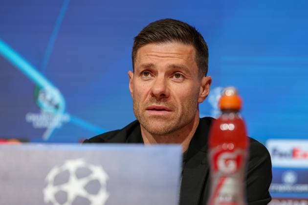 Xabi Alonso (Bayer 04 Leverkusen, Chef-Trainer) bei der Pressekonferenz, GER, Internationale Pressekonferenz, Bayer 04 Leverkusen, Fussball, UEFA Champions League, Achtelfinale Hinspiel, Saison 2024 2025, 04.03.2025, GER, Internationale Pressekonferenz, Bayer 04 Leverkusen, Fussball, UEFA Champions League, Achtelfinale Hinspiel, Saison 2024 2025, 04.03.2025 Muenchen Copyright: xEibner-Pressefoto JennixMaulx EP_JML