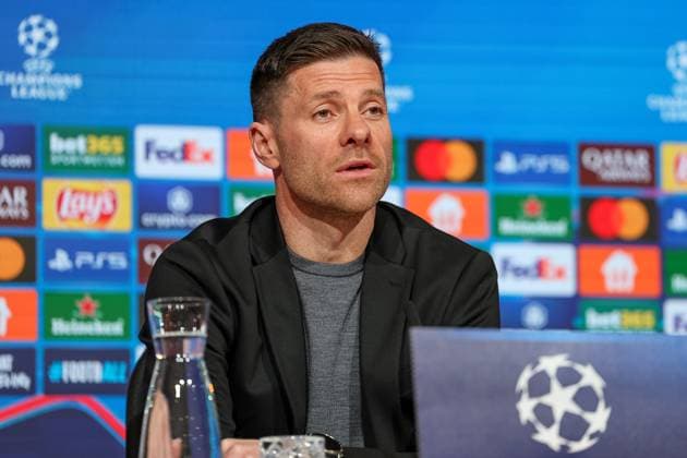 Xabi Alonso (Bayer 04 Leverkusen, Chef-Trainer) bei der Pressekonferenz, GER, Internationale Pressekonferenz, Bayer 04 Leverkusen, Fussball, UEFA Champions League, Achtelfinale Hinspiel, Saison 2024 2025, 04.03.2025, GER, Internationale Pressekonferenz, Bayer 04 Leverkusen, Fussball, UEFA Champions League, Achtelfinale Hinspiel, Saison 2024 2025, 04.03.2025 Muenchen Copyright: xEibner-Pressefoto JennixMaulx EP_JML