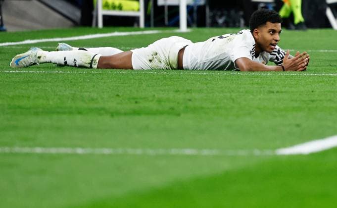 Rodrygo of Real Madrid Real Madrid v Atletico Madrid , UEFA Champions League, Round of 16, First Leg, Football, Santiago Bernabeu, Madrid, Spain - 04 Mar 2025 EDITORIAL USE ONLY No use with unauthorised audio, video, data, fixture lists, club league logos or live services. Online in-match use limited to 120 images, no video emulation. No use in betting, games or single club league player publications. Copyright: xRubenxAlbarran Shutterstockx 15178301aw