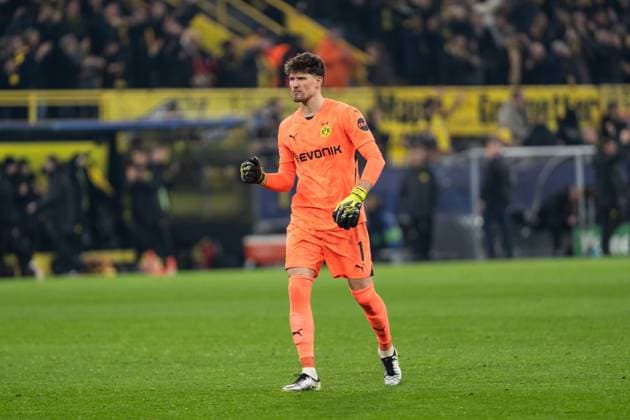 GER, UEFA Champions League, Borussia Dortmund vs OSC Lille 04.03.2025, Signal Iduna Park, Dortmund, GER, UEFA Champions League, Borussia Dortmund vs OSC Lille Im Bild: Torjubel Jubel ueber das Tor zum 1:0 durch Karim Adeyemi (BV Borussia Dortmund, 27) Gregor Kobel (BV Borussia Dortmund, 1) jubelt mit Faust, Gestik, Mimik, Emotionen