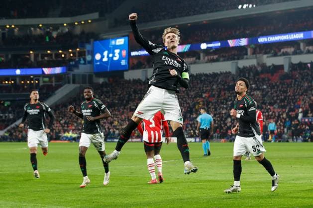 Martin odegaard of Arsenal celebrates scoring the goal for their side with their teammates to make it 4-1 PSV Eindhoven v Arsenal, UEFA Champions League, Round of 16, First Leg, Football, Philips Stadion, Eindhoven, Netherlands - 04 Mar 2025 EDITORIAL USE ONLY No use with unauthorised audio, video, data, fixture lists, club league logos or live services. Online in-match use limited to 120 images, no video emulation. No use in betting, games or single club league player publications. Copyright: xBartxStoutjesdijk Shutterstockx 15176980be