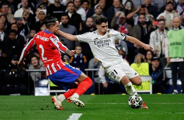 Brahim Diaz of Real Madrid wrongfoots Josà Gimà nez of Atletico Madrid before scoring a goal to make it 2-1 Real Madrid v Atletico Madrid , UEFA Champions League, Round of 16, First Leg, Football, Santiago Bernabeu, Madrid, Spain - 04 Mar 2025 EDITORIAL USE ONLY No use with unauthorised audio, video, data, fixture lists, club league logos or live services. Online in-match use limited to 120 images, no video emulation. No use in betting, games or single club league player publications. Copyright: xRubenxAlbarran Shutterstockx 15178301db
