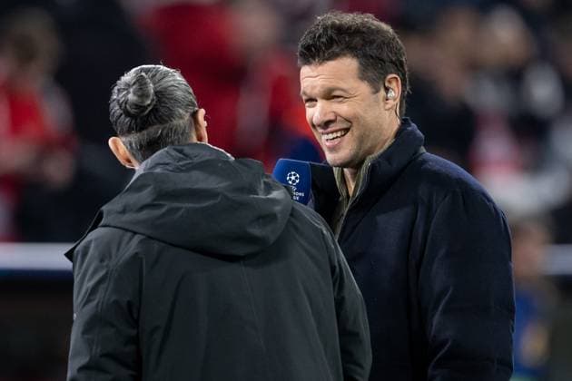 Michael Ballack (TV - Experte, DAZN) lacht, laechelt. GER, FC Bayern Muenchen vs. Bayer 04 Leverkusen, Fussball, Champions League, Achtelfinale, Hinspiel, Spielzeit 2024 2025, 05.03. (DFL DFB REGULATIONS PROHIBIT ANY USE OF PHOTOGRAPHS as IMAGE SEQUENCES and or QUASI-VIDEO). GER, FC Bayern Muenchen vs. Bayer 04 Leverkusen, Fussball, Champions League, Achtelfinale, Hinspiel, Spielzeit 2024 2025, 05.03. Muenchen Copyright: xEibner-Pressefoto HeikexFeinerx EP_HFR