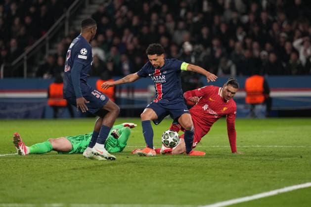 A mad scramble in the penalty area as Darwin Nunez of Liverpool, Marquinhos of PSG and Gianluigi Donnarumma of PSG all compete for a loose ball Paris Saint-Germain v Liverpool, UEFA Champions League, Round of 16, First Leg, Football, Parc des Princes, Paris, France - 05 Mar 2025 EDITORIAL USE ONLY No use with unauthorised audio, video, data, fixture lists, club league logos or live services. Online in-match use limited to 120 images, no video emulation. No use in betting, games or single club league player publications. Copyright: xDavexWinter Shutterstockx 15178313bu
