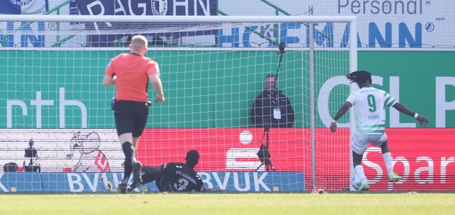 Fürth, 08.03.2025, Sportpark Ronhof, Fussball, 2.Bundesliga, 25.Spieltag , SpVgg Greuther Fürth vs. 1.FC Magdeburg , Im Bild; Tor für Greuther Fuerth. Noel FutkeuÊ( 9, Fuerth) trifft zum 1:0. , Nur zur redaktionellen Nutzung. Only editorial use. , DFB DFL regulations prohibit any use of photographs as image sequences and or quasi-video. ,