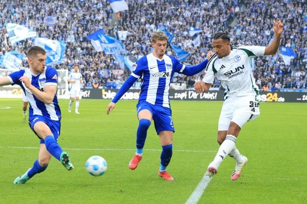DEU, DFL, 2. FBL, Hertha BSC vs. Schalke 04, 08.03.2025, Berliner Olympiastadion, Berlin, DEU, DFL, 2. FBL, Hertha BSC vs. Schalke 04, im Bild Jonjoe Kenny (Hertha BSC Berlin 16), äh27 , Anton Donkor (Schalke 04 30) DFL - regulations prohibit any use of Photographs as image sequences and or quasi-video Foto: Juergen Engler nordphoto GmbH