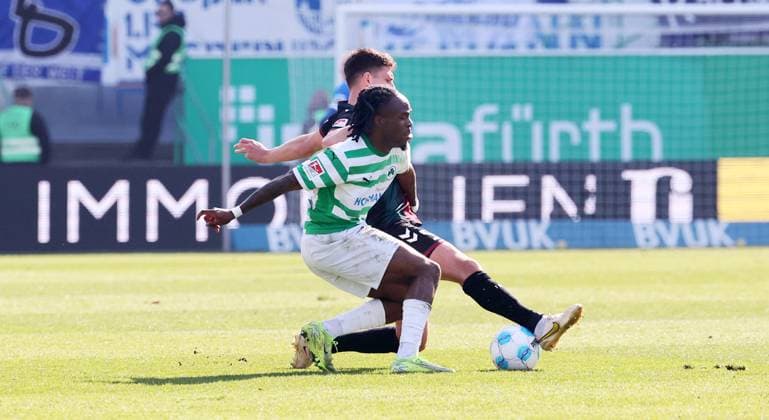 Fürth, 08.03.2025, Sportpark Ronhof, Fussball, 2.Bundesliga, 25.Spieltag , SpVgg Greuther Fürth vs. 1.FC Magdeburg , Im Bild von vorn; Noel FutkeuÊ( 9, Fuerth), Tobias Müller Mueller ( 5, Magdeburg). , Nur zur redaktionellen Nutzung. Only editorial use. , DFB DFL regulations prohibit any use of photographs as image sequences and or quasi-video. ,
