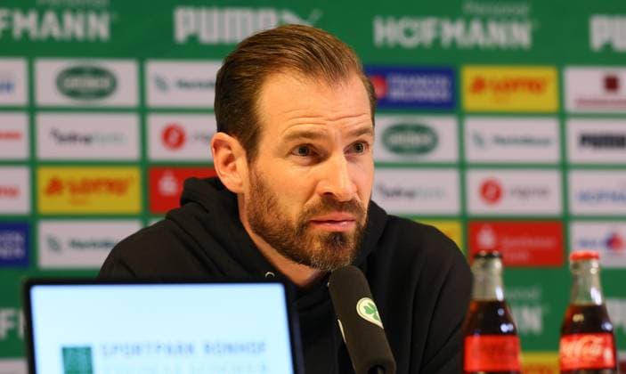 Fürth, 08.03.2025, Sportpark Ronhof, Fussball, 2.Bundesliga, 25.Spieltag , SpVgg Greuther Fürth vs. 1.FC Magdeburg , Im Bild; Trainer Jan Siewert, SpVgg Greuther Fuerth. , Nur zur redaktionellen Nutzung. Only editorial use. , DFB DFL regulations prohibit any use of photographs as image sequences and or quasi-video. ,