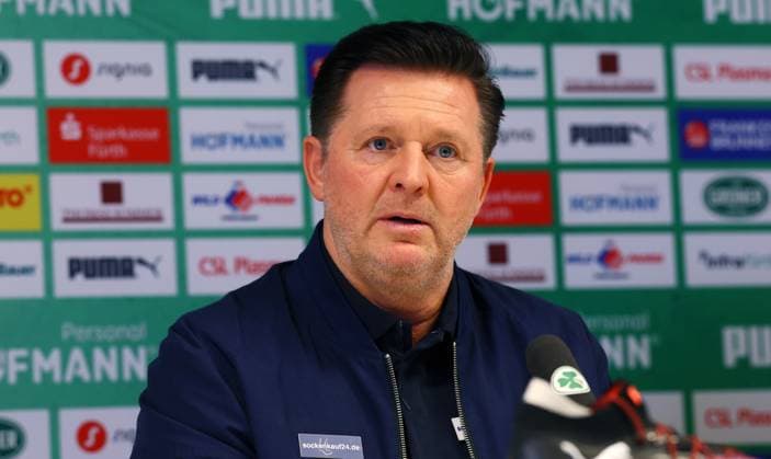 Fürth, 08.03.2025, Sportpark Ronhof, Fussball, 2.Bundesliga, 25.Spieltag , SpVgg Greuther Fürth vs. 1.FC Magdeburg , Im Bild; Trainer Christian Titz, 1.FC Magdeburg. , Nur zur redaktionellen Nutzung. Only editorial use. , DFB DFL regulations prohibit any use of photographs as image sequences and or quasi-video. ,