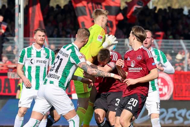 Holmbert Fridjonsson (SC Preussen Muenster), Torhueter Jan Reichert (1. FC Nuernberg), Robin Knoche (1. FC Nuernberg) und Caspar Jander (1. FC Nuernberg) kaempfen um den Ball, 2. Bundesliga, Preußen Münster vs 1. FC Nürnberg, Preußenstadion am 09. March 2025 in Münster, Deutschland. (Foto von Marco Steinbrenner DeFodi Images) Holmbert Fridjonsson (SC Preussen Muenster), Torhueter Jan Reichert (1. FC Nuernberg), Robin Knoche (1. FC Nuernberg) und Caspar Jander (1. FC Nuernberg) battle for the ball, 2. Bundesliga, Preußen Münster vs 1. FC Nürnberg, Preußenstadion, March 9, 2025 in Münster, Germany. (Photo by Marco Steinbrenner DeFodi Images) DFB DFL REGULATIONS PROHIBIT ANY USE OF PHOTOGRAPHS AS IMAGE SEQUENCES AND OR QUASI-VIDEO.
