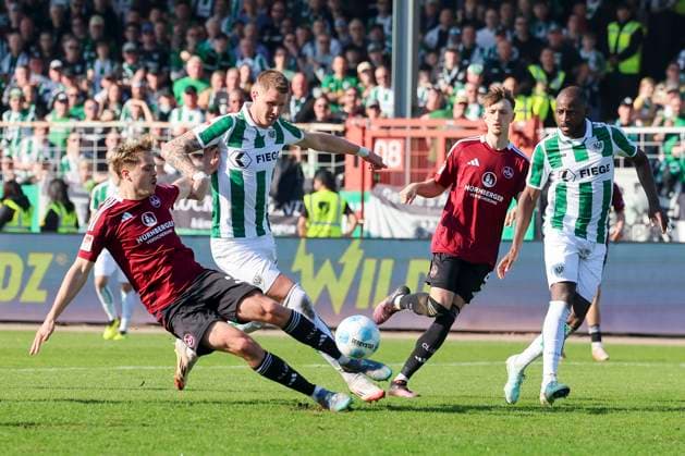 Nick Seidel (1. FC Nuernberg), Holmbert Fridjonsson (SC Preussen Muenster), Tim Drexler (1. FC Nuernberg) und David Kinsombi (SC Preussen Muenster) kaempfen um den Ball, 2. Bundesliga, Preußen Münster vs 1. FC Nürnberg, Preußenstadion am 09. March 2025 in Münster, Deutschland. (Foto von Marco Steinbrenner DeFodi Images) Nick Seidel (1. FC Nuernberg), Holmbert Fridjonsson (SC Preussen Muenster), Tim Drexler (1. FC Nuernberg) und David Kinsombi (SC Preussen Muenster) battle for the ball, 2. Bundesliga, Preußen Münster vs 1. FC Nürnberg, Preußenstadion, March 9, 2025 in Münster, Germany. (Photo by Marco Steinbrenner DeFodi Images) DFB DFL REGULATIONS PROHIBIT ANY USE OF PHOTOGRAPHS AS IMAGE SEQUENCES AND OR QUASI-VIDEO.