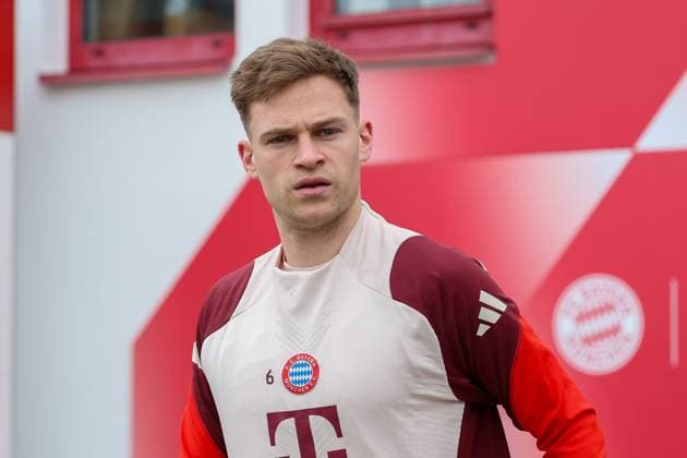 Joshua Kimmich (FC Bayern Muenchen, 06) auf dem Weg aus der Kabine auf den Trainingsplatz, GER, Abschlusstraining, FC Bayern Muenchen, Fussball, UEFA Champions League, Achtelfinale Rueckspiel, Saison 2024 2025, 10.03.2025, GER, Abschlusstraining, FC Bayern Muenchen, Fussball, UEFA Champions League, Achtelfinale Rueckspiel, Saison 2024 2025, 10.03.2025 Muenchen Copyright: xEibner-Pressefoto JennixMaulx EP_JML