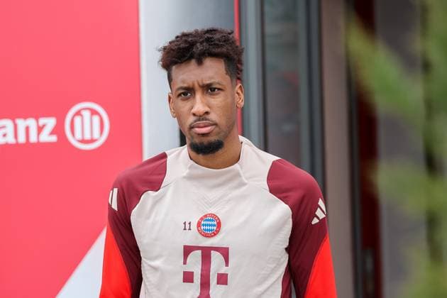 Kingsley Coman (FC Bayern Muenchen, 11) auf dem Weg aus der Kabine auf den Trainingsplatz, GER, Abschlusstraining, FC Bayern Muenchen, Fussball, UEFA Champions League, Achtelfinale Rueckspiel, Saison 2024 2025, 10.03.2025, GER, Abschlusstraining, FC Bayern Muenchen, Fussball, UEFA Champions League, Achtelfinale Rueckspiel, Saison 2024 2025, 10.03.2025 Muenchen Copyright: xEibner-Pressefoto JennixMaulx EP_JML