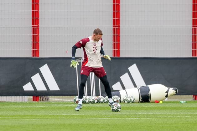 Daniel Peretz (FC Bayern Muenchen, 18) beim Training, GER, Abschlusstraining, FC Bayern Muenchen, Fussball, UEFA Champions League, Achtelfinale Rueckspiel, Saison 2024 2025, 10.03.2025, GER, Abschlusstraining, FC Bayern Muenchen, Fussball, UEFA Champions League, Achtelfinale Rueckspiel, Saison 2024 2025, 10.03.2025 Muenchen Copyright: xEibner-Pressefoto JennixMaulx EP_JML
