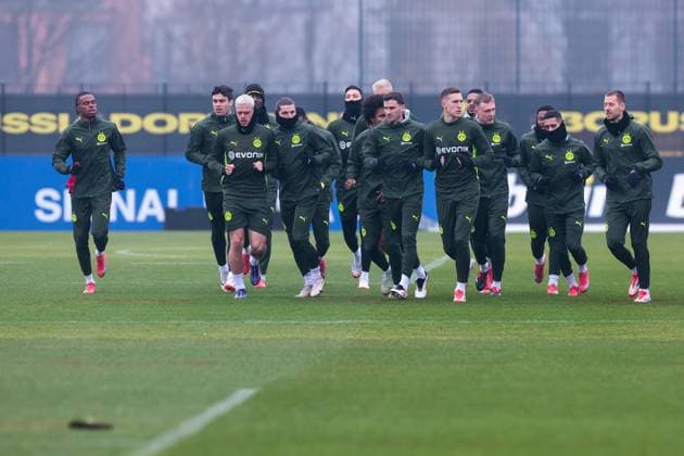 11.03.2025, Abschlusstraining zum UEFA Champions League Spiel zwischen OSC Lille und Borussia Dortmund, v. l. Carney Chukwuemeka (Borussia Dortmund), Giovanni Reyna (Borussia Dortmund), Julian Ryerson (Borussia Dortmund), Serhou Guirassy (Borussia Dortmund), Marcel Sabitzer (Borussia Dortmund), Ramy Bensebaini (Borussia Dortmund), Karim Adeyemi (Borussia Dortmund), Pascal Groß (Borussia Dortmund), Nico Schlotterbeck (Borussia Dortmund), Cole Campbell (Borussia Dortmund), Maximilian Beier (Borussia Dortmund), Julien Duranville (Borussia Dortmund), Yan Couto (Borussia Dortmund), Waldemar Anton (Borussia Dortmund), Dortmund Trainingsgelände Borussia Dortmund NRW Deutschland xRHR-FOTO DEx Copyright: DennisxEwert RHR-FOTOx RHR-FOTO DE