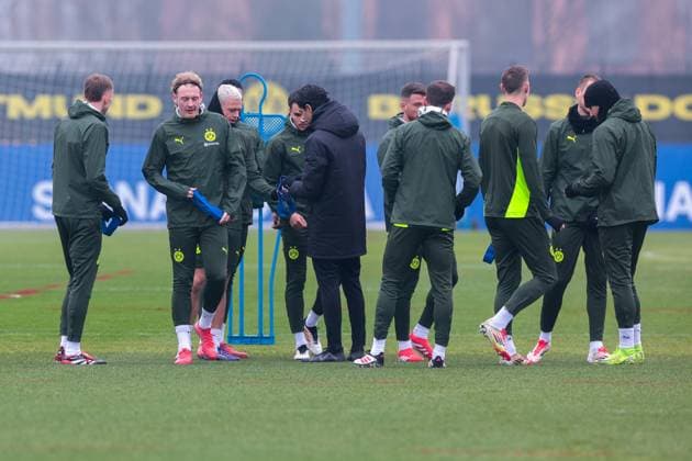 11.03.2025, Abschlusstraining zum UEFA Champions League Spiel zwischen OSC Lille und Borussia Dortmund, v. l. Maximilian Beier (Borussia Dortmund), Julian Brandt (Borussia Dortmund), Julian Ryerson (Borussia Dortmund), Kjell-Arik Wätjen (Borussia Dortmund), Athletiktrainer Marcelo Martins (Borussia Dortmund), Salih Özcan (Borussia Dortmund), Pascal Groß (Borussia Dortmund), Nico Schlotterbeck (Borussia Dortmund), Emre Can (Borussia Dortmund), Dortmund Trainingsgelände Borussia Dortmund NRW Deutschland xRHR-FOTO DEx Copyright: DennisxEwert RHR-FOTOx RHR-FOTO DE