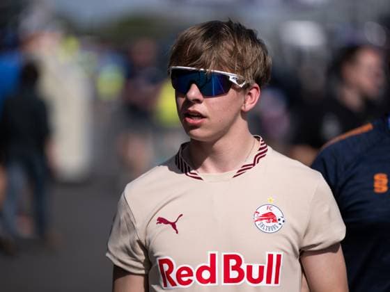Oliver Goethe (Formel 2, Deutschland, MP Motorsport Red Bull Junior) im FC Redbull Salzburg Trikot, AUS, Formel 1 Weltmeisterschaft, Luis Vuitton Grand Prix von Australien, Albert Park Circuit Melbourne, Pre-Events, Saison 2025, 12.03.2025 AUS, Formel 1 Weltmeisterschaft, Grand Prix von Australien, Albert Park Circuit Melbourne, Pre-Events, Saison 2025, 12.03.2025 Melbourne Copyright: xEibner-Pressefoto Memmlerx EP_MMR