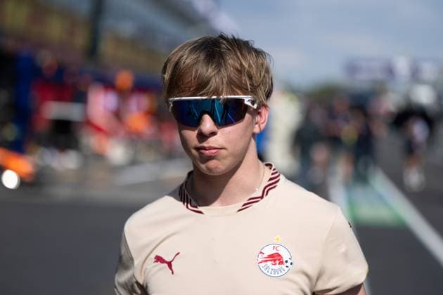 Oliver Goethe (Formel 2, Deutschland, MP Motorsport Red Bull Junior) im FC Redbull Salzburg Trikot, AUS, Formel 1 Weltmeisterschaft, Luis Vuitton Grand Prix von Australien, Albert Park Circuit Melbourne, Pre-Events, Saison 2025, 12.03.2025 AUS, Formel 1 Weltmeisterschaft, Grand Prix von Australien, Albert Park Circuit Melbourne, Pre-Events, Saison 2025, 12.03.2025 Melbourne Copyright: xEibner-Pressefoto Memmlerx EP_MMR
