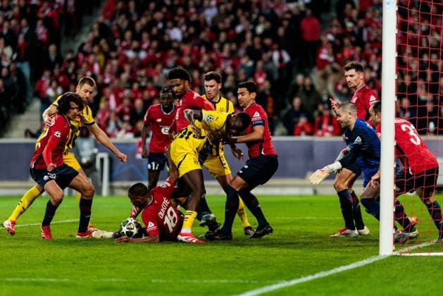 UEFA Champions League, LOSC Lille - Borussia Dortmund; 12.03.2025 Kampf im Strafraum Ayyoub Bouaddi (LOSC Lille, 32), Waldemar Anton (Borussia Dortmund, 3), Bafode Diakite (LOSC Lille, 18), Serhou Guirassy (Borussia Dortmund, 9), Benjamin Andre (LOSC Lille, 21), Lucas Chevalier (LOSC Lille, 30), Ismaily (LOSC Lille, 31) UEFA Champions League Achtelfinale Rückspiel, LOSC Lille - Borussia Dortmund; Lille, Stade Pierre Mauroy am 12.03.2025 Copyright: xBEAUTIFULxSPORTS Wunderlx