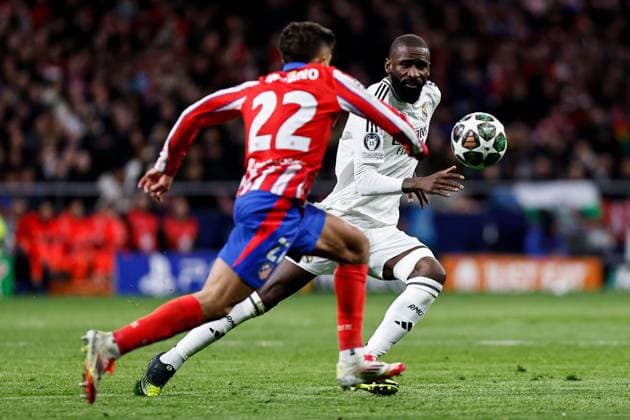 Antonio Rüdiger of Real Madrid under pressure from Giuliano Simeone of Atlà tico Madrid Atletico Madrid v Real Madrid, UEFA Champions League, Round of 16, Second Leg, Football, Riyadh Air Metropolitano Stadium, Madrid, Spain - 12 Mar 2025 EDITORIAL USE ONLY No use with unauthorised audio, video, data, fixture lists, club league logos or live services. Online in-match use limited to 120 images, no video emulation. No use in betting, games or single club league player publications. Copyright: xRubenxAlbarran Shutterstockx 15188186al