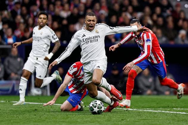 Kylian Mbappà of Real Madrid is challenged Atletico Madrid v Real Madrid, UEFA Champions League, Round of 16, Second Leg, Football, Riyadh Air Metropolitano Stadium, Madrid, Spain - 12 Mar 2025 EDITORIAL USE ONLY No use with unauthorised audio, video, data, fixture lists, club league logos or live services. Online in-match use limited to 120 images, no video emulation. No use in betting, games or single club league player publications. Copyright: xRubenxAlbarran Shutterstockx 15188186aq