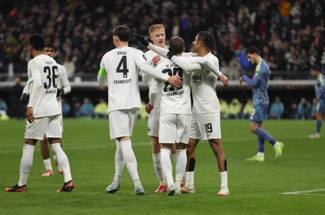 13.03.2025, Fussball UEFA Europa League, Eintracht Frankfurt - Ajax AFC Amsterdam, emonline, emspor, v.l., Torjubel zum 2:0 durch Mario Götze (Eintracht Frankfurt), Goal celebration, celebrate the goal, Robin Koch (Eintracht Frankfurt), Hugo Larsson (Eintracht Frankfurt), Jean-Matteo Bahoya (Eintracht Frankfurt) DFL DFB REGULATIONS PROHIBIT ANY USE OF PHOTOGRAPHS AS IMAGE SEQUENCES AND OR QUASI-VIDEO. xdcx Copyright: HMBxMedia Claus