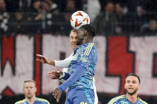 Mario Götze, Gotze (Eintracht Frankfurt, 27) und Jorthy Mokio (Ajax Amsterdam, 31) beim Kopfballduell , Fussball, UEFA Europa League, Achtelfinale, 2024 2025, Eintracht Frankfurt vs. Ajax Amsterdam, 13.03.2025, Frankfurt Stadion, Frankfurt am Main, Deutschland Frankfurt am Main Frankfurt Stadion Hessen Deutschland Copyright: xGrantxHubbsx