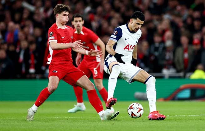Dominic Solanke of Tottenham Hotspur and Wouter Goes of AZ Alkmaar. Tottenham Hotspur v AZ Alkmaar, UEFA Europa League, Round of 16, Second Leg, Football, Tottenham Hotspur Stadium, London, UK - 13 Mar 2025 EDITORIAL USE ONLY No use with unauthorised audio, video, data, fixture lists, club league logos or live services. Online in-match use limited to 120 images, no video emulation. No use in betting, games or single club league player publications. Copyright: xJamesxMarsh Shutterstockx 15188196ac