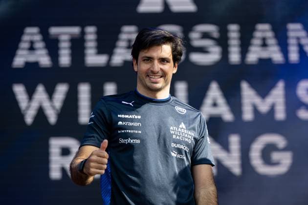 Carlos Sainz (Atlassian Williams Racing, 55) beim Fan Forum auf der Buehne, AUS, Formel 1 Weltmeisterschaft, Luis Vuitton Grand Prix von Australien, Albert Park Circuit Melbourne, Freies Training, Saison 2025, 14.03.2025 AUS, Formel 1 Weltmeisterschaft, Luis Vuitton Grand Prix von Australien, Albert Park Circuit Melbourne, Freies Training, Saison 2025, 14.03.2025 Melbourne Copyright: xEibner-Pressefoto Memmlerx EP_MMR