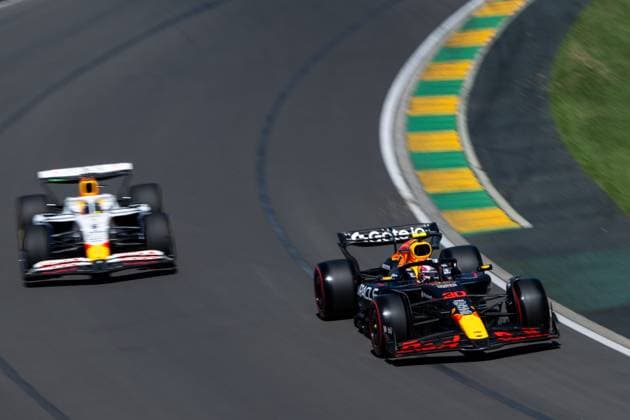 Liam Lawson (Oracle Red Bull Racing, 30) im RB21, dahinter Isack Hadjar (Visa Cash App Racing Bulls F1 Team, 06), AUS, Formel 1 Weltmeisterschaft, Luis Vuitton Grand Prix von Australien, Albert Park Circuit Melbourne, Freies Training, Saison 2025, 14.03.2025 AUS, Formel 1 Weltmeisterschaft, Luis Vuitton Grand Prix von Australien, Albert Park Circuit Melbourne, Freies Training, Saison 2025, 14.03.2025 Melbourne Copyright: xEibner-Pressefoto Memmlerx EP_MMR