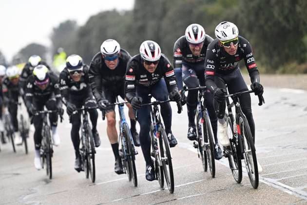 Paris - Nice 2025 - stage 6 BERRE L ETANG, FRANCE - MARCH 14 : Oliveira Ivo (POR) of Uae Team Emirates - Xrg leading the pursuit group during stage 6 of the 83th edition of the Paris - Nice cycling race, a stage of 209,8km with start in Saint-Julien-en-Saint-Alban and finish in Berre L Etang on March 14, 2025 in Berre L Etang, France, 14 03 2025 ( Motordriver Kenny Verfaillie - Berre L Etang France Copyright: xNicoxVereeckenx