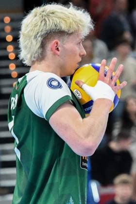 Fabian Hosch (FT 1844 Freiburg, 9) bei der Angabe, beim Aufschlag, Einzelbild, Aktion, Action, 14.03.2025, Düren (Deutschland), Volleyball, 1. Bundesliga Männer, SWD Powervolleys Düren - FT 1844 Freiburg
