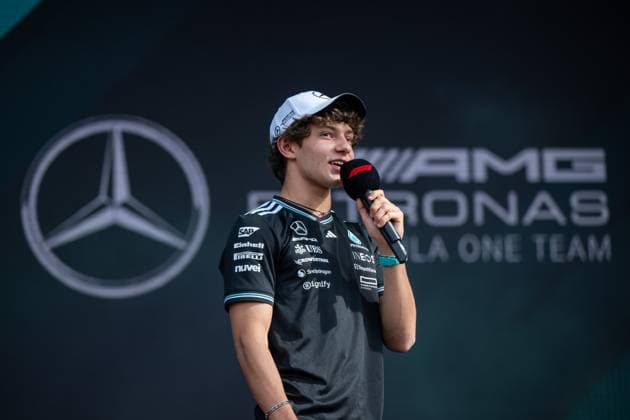 Andrea Kimi Antonelli (Mercedes-AMG Petronas F1 Team, 12) beim Lakeside Fan Forum auf der Buehne, AUS, Formel 1 Weltmeisterschaft, Luis Vuitton Grand Prix von Australien, Albert Park Circuit Melbourne, Qualifying Day, Saison 2025, 15.03.2025 AUS, Formel 1 Weltmeisterschaft, Luis Vuitton Grand Prix von Australien, Albert Park Circuit Melbourne, Qualifying Day, Saison 2025, 15.03.2025 Melbourne Copyright: xEibner-Pressefoto Memmlerx EP_MMR