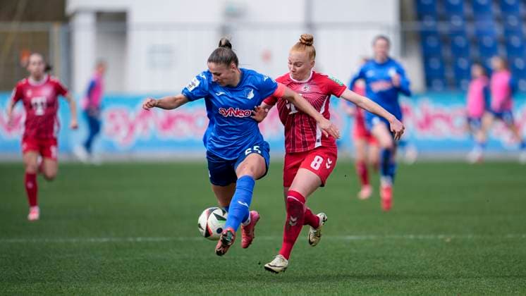 v.li.: Melissa Kössler (TSG, 25), Laura Vogt (Köln, 8), Zweikampf, Spielszene, Duell, duel, tackle, tackling, Dynamik, Action, Aktion, 15.03.2025, Sinsheim (Hoffenheim) (Deutschland), Fussball, Google Pixel Frauen-Bundesliga, TSG 1899 Hoffenheim - 1. FC Köln, DFB DFL REGULATIONS PROHIBIT ANY USE OF PHOTOGRAPHS AS IMAGE SEQUENCES AND OR QUASI-VIDEO.