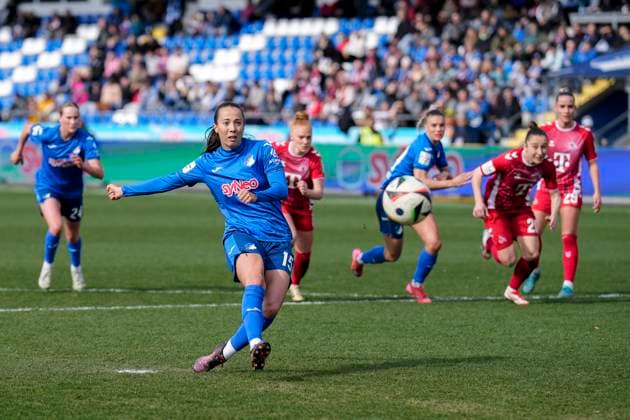 Torschützin Marta Cazalla Garcia (TSG, 15) erzielt per Elfmeter das Tor zum 2:1, Treffer, Torerfolg, Highlight, Action, Aktion, Spielszene, 15.03.2025, Sinsheim (Hoffenheim) (Deutschland), Fussball, Google Pixel Frauen-Bundesliga, TSG 1899 Hoffenheim - 1. FC Köln, DFB DFL REGULATIONS PROHIBIT ANY USE OF PHOTOGRAPHS AS IMAGE SEQUENCES AND OR QUASI-VIDEO.