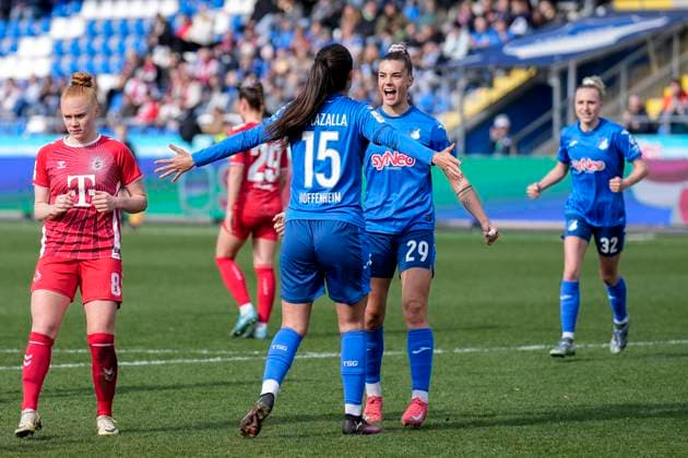 v.li.: Torschützin Marta Cazalla Garcia (TSG, 15), Selina Cerci (TSG, 29), Vanessa Diehm (TSG, 32), Spielerinnen der TSG 1899 Hoffenheim, jubeln über das Tor zum 2:1, Jubel, Torjubel, Torerfolg, celebrate the goal, goal, celebration, jubelt ueber das Tor, Freuen, Freude, freut sich, optimistisch, positiv, Spielszene, Highlight, Action, Aktion, 15.03.2025, Sinsheim (Hoffenheim) (Deutschland), Fussball, Google Pixel Frauen-Bundesliga, TSG 1899 Hoffenheim - 1. FC Köln, DFB DFL REGULATIONS PROHIBIT ANY USE OF PHOTOGRAPHS AS IMAGE SEQUENCES AND OR QUASI-VIDEO.