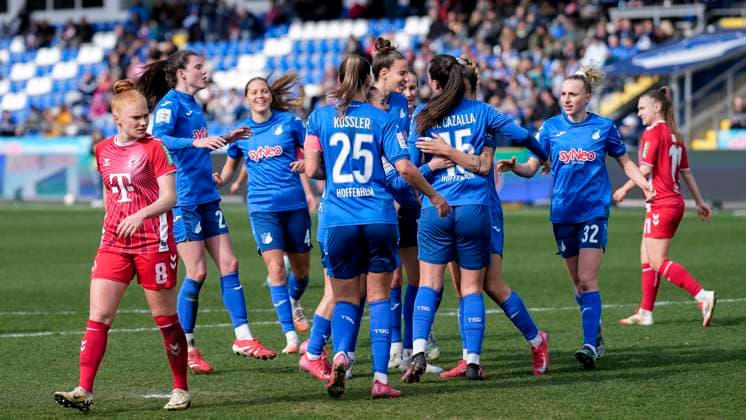 Spielerinnen der TSG 1899 Hoffenheim, jubeln über das Tor zum 2:1, Jubel, Torjubel, Torerfolg, celebrate the goal, goal, celebration, jubelt ueber das Tor, Freuen, Freude, freut sich, optimistisch, positiv, Spielszene, Highlight, Action, Aktion, 15.03.2025, Sinsheim (Hoffenheim) (Deutschland), Fussball, Google Pixel Frauen-Bundesliga, TSG 1899 Hoffenheim - 1. FC Köln, DFB DFL REGULATIONS PROHIBIT ANY USE OF PHOTOGRAPHS AS IMAGE SEQUENCES AND OR QUASI-VIDEO.